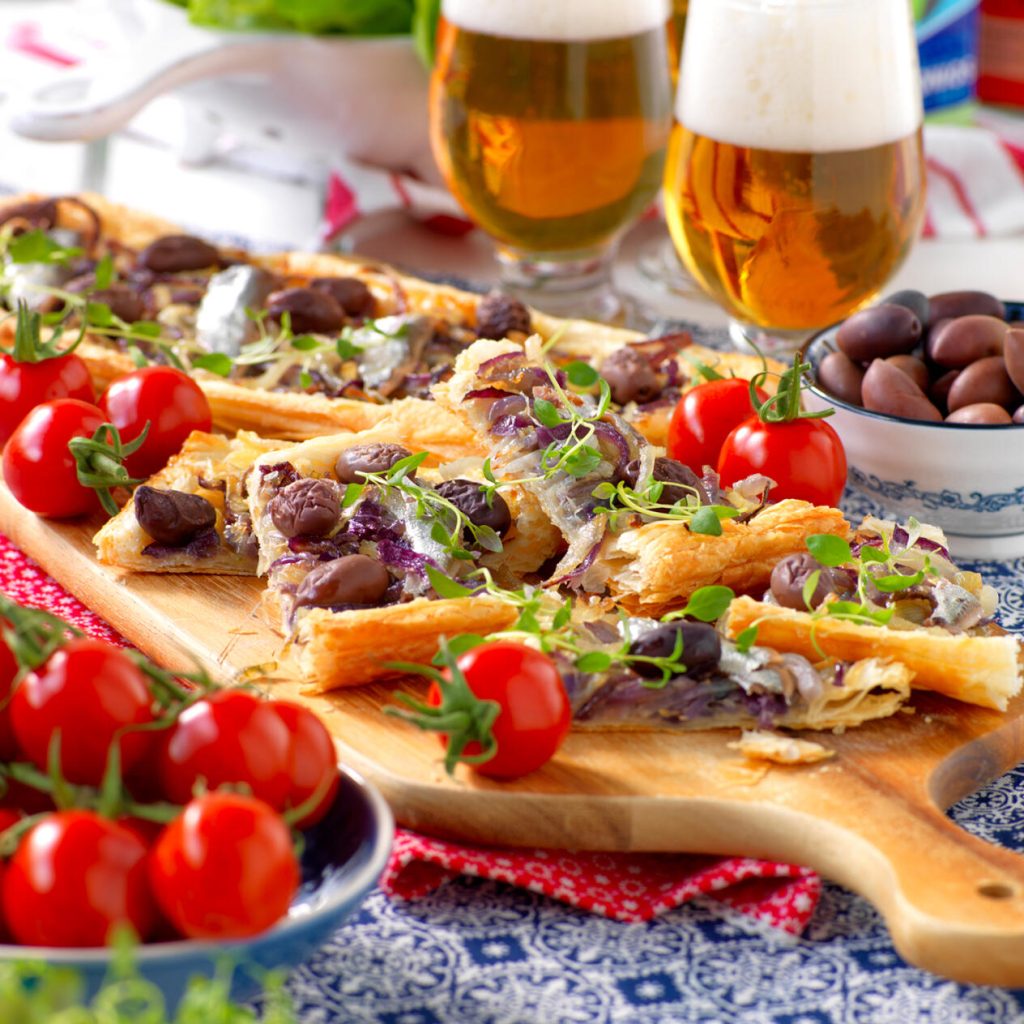 Lökpaj med ansjovis och oliver Hemmets Journal