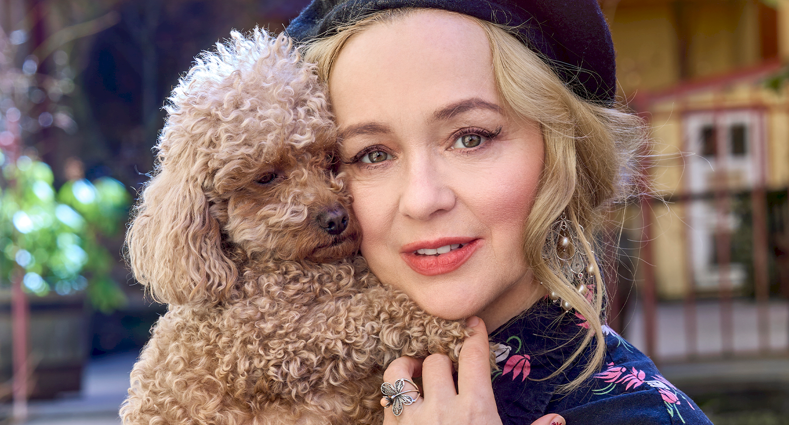 Lisa Ekdahl: ”Lika bra att köpa hund och hus medan jag hälsan i behåll”