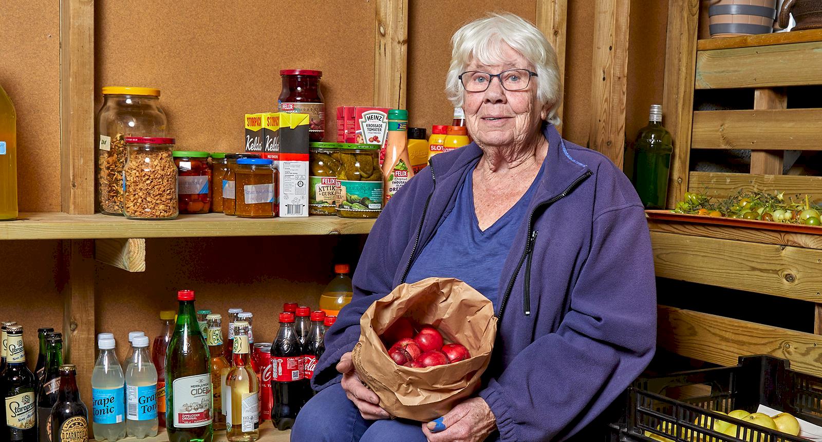 Birgitta syltar, bakar och stoppar strumpor: ”Jag har alltid levt ekonomiskt”