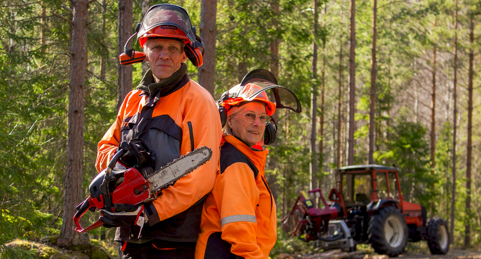 Birgit och Clas lever inget lugnt pensionärsliv: ”Skogen håller oss unga”