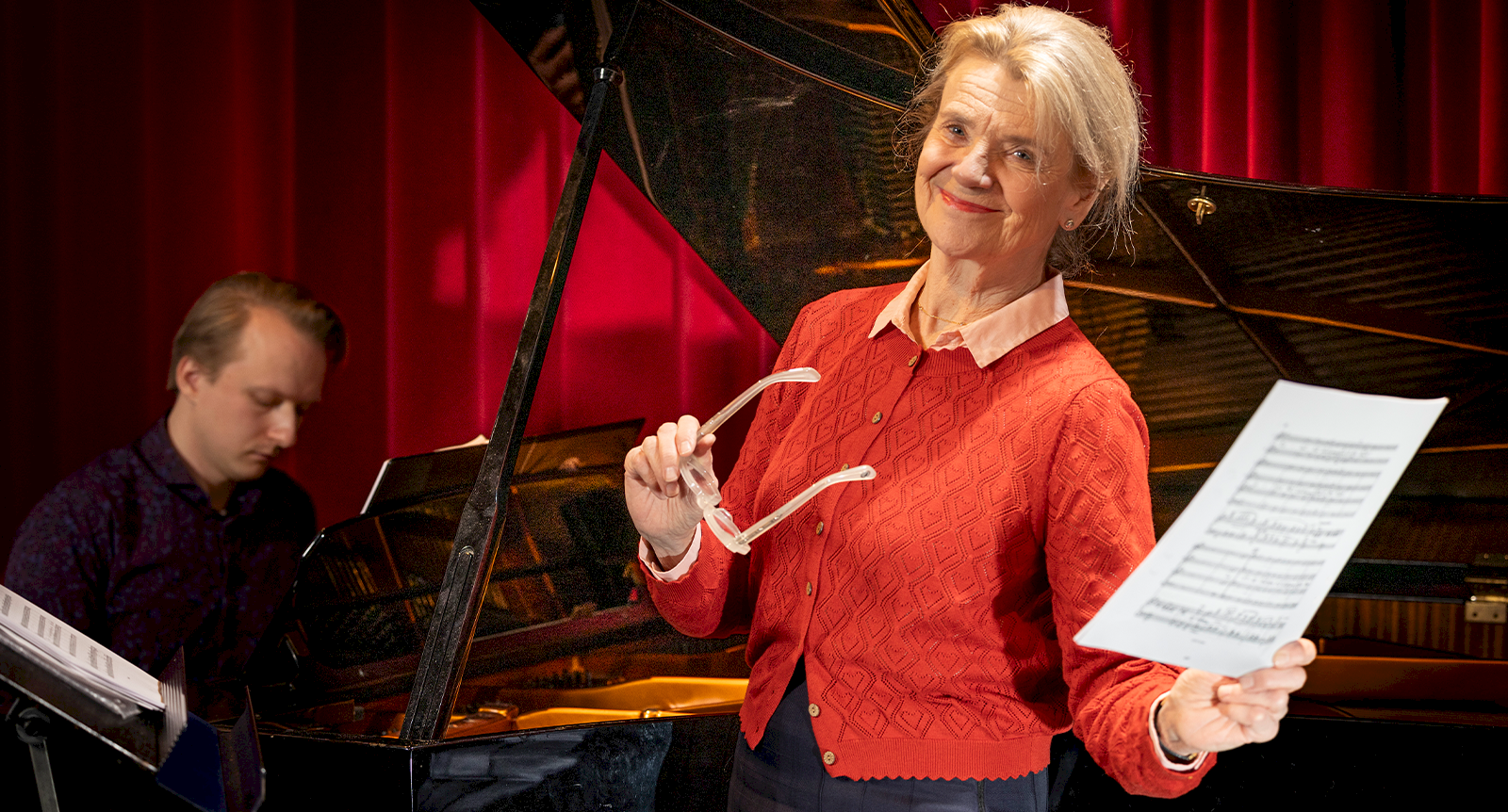 Stina Ekblad tillbaka där hon började: ”Det här är trams – men trevligt trams”